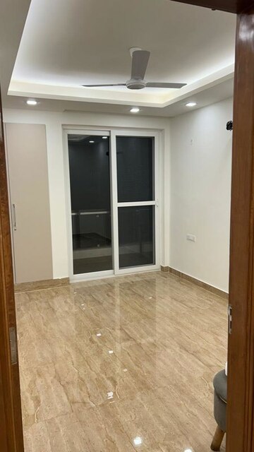 Room in 3 BHK Builder Floor at BPTP District Phase 2, Sector 84 – for Rent
