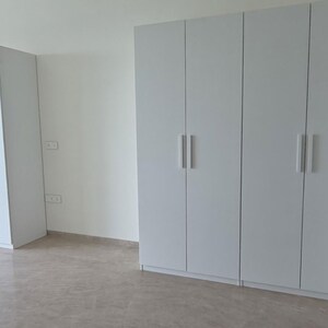 Room in 4 BHK Apartment at Raheja Imperia, Empire Mill – for Rent