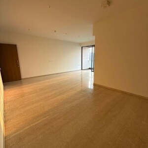 Room in 4 BHK Apartment at Piramal Mahalaxmi, Arthur rd – for Rent