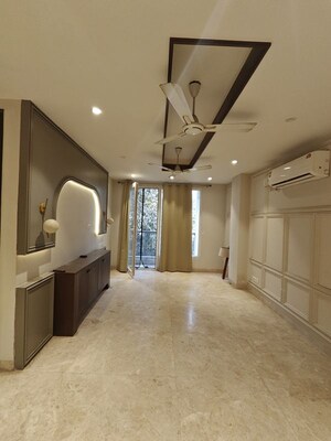 Room in 3 BHK Builder Floor at Sushant Lok 2, Sector 57 – for Rent