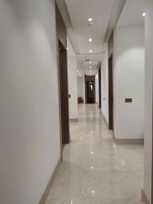 3 BHK + Servant Room 2500 Sq.Ft. Apartment in Mahagun Mezzaria
