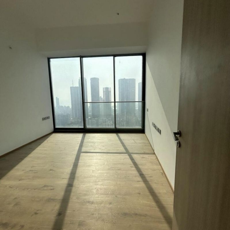 3 BHK + Servant Room Apartment For Sale in Rustomjee Crown