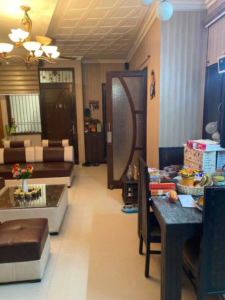 Living Room, chittaranjan park 3 Bedroom 125 Sq.Yd. Builder Floor In Chittaranjan Park Delhi 9529104