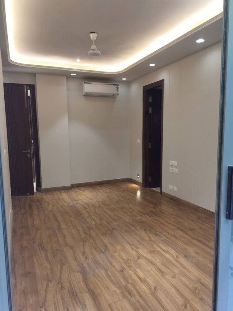 Room, sector 5 Studio 412 Sq.Ft. Apartment In Sector 5 Gurgaon 9847075