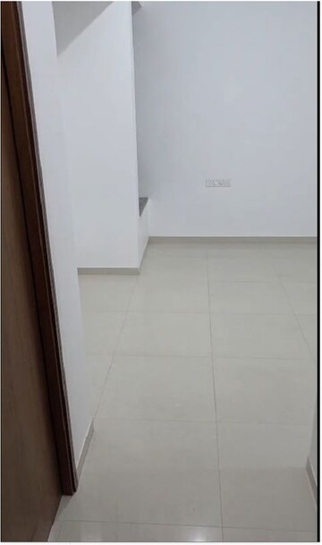 Master Bedroom in 2 BHK Apartment at Kalpataru Immensa B, Kolshet Road – for Rent