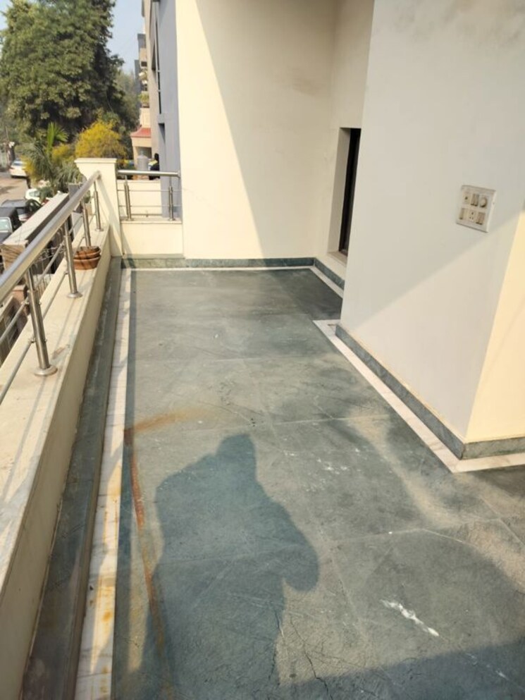 Balcony, sector 20 6 Bedroom 162 Sq.Mt. Villa In Sector 20 Noida 9847084