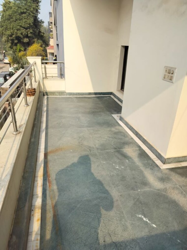 Balcony, sector 20 6 Bedroom 162 Sq.Mt. Villa In Sector 20 Noida 9847084