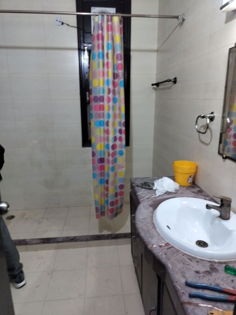 Bathroom, sector 20 6 Bedroom 162 Sq.Mt. Villa In Sector 20 Noida 9847084