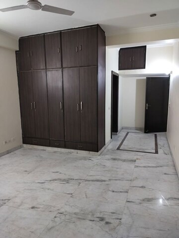 Room in 6 BHK Villa at Sector 20 – for Sale