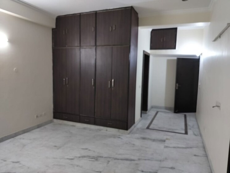 Room, sector 20 6 Bedroom 162 Sq.Mt. Villa In Sector 20 Noida 9847084