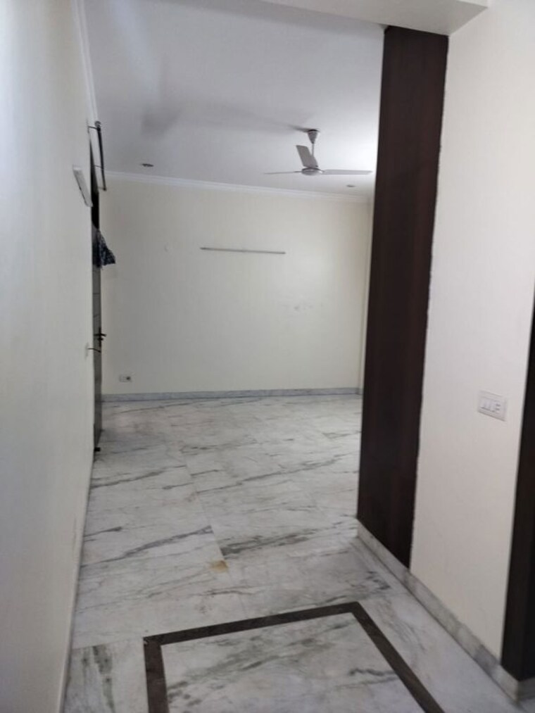 Room, sector 20 6 Bedroom 162 Sq.Mt. Villa In Sector 20 Noida 9847084