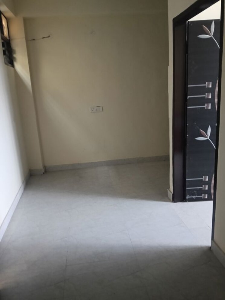 Room, ansal-plaza-sector-23 1 Bedroom 600 Sq.Ft. Builder Floor In Sector 23 Gurgaon 9847095