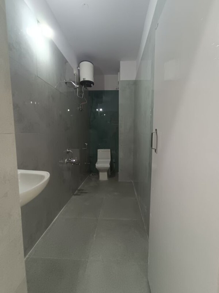 Bathroom, hal 2nd stage 2 Bedroom 1000 Sq.Ft. Builder Floor In Hal 2nd Stage Bangalore 9845199