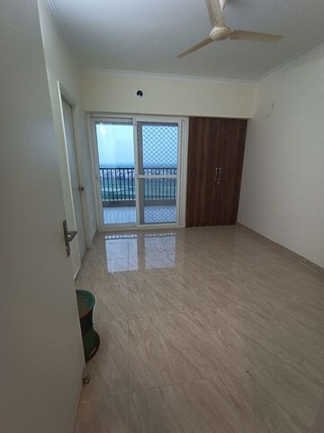 Room in 2 BHK Apartment at Gaur Yamuna City, Gaur Yamuna City – for Rent