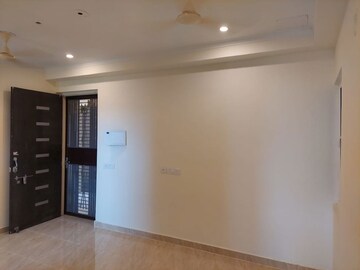 Room in 2 BHK Apartment at Gaur Yamuna City, Gaur Yamuna City – for Rent