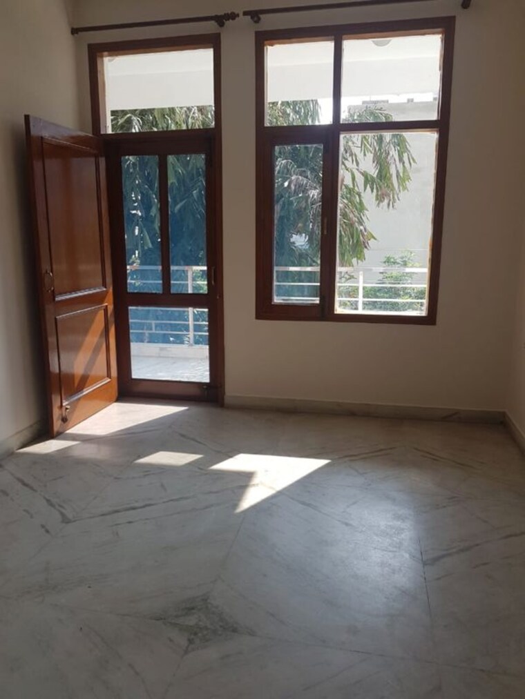 Room, sector 43 3 Bedroom 1545 Sq.Ft. Builder Floor In Sector 43 Gurgaon 9847102