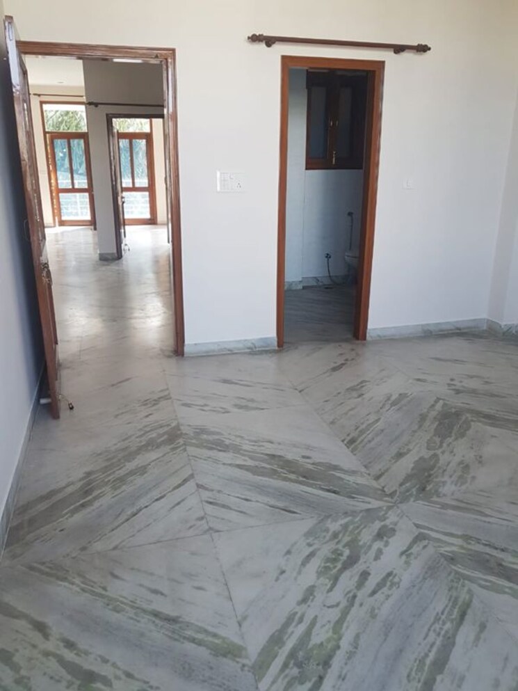 Room, sector 43 3 Bedroom 1545 Sq.Ft. Builder Floor In Sector 43 Gurgaon 9847102