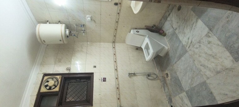 Bathroom, panchsheel vihar 3 Bedroom 990 Sq.Ft. Builder Floor In Panchsheel Vihar Delhi 9847104