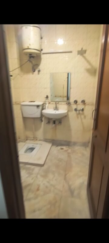 Master Bedroom in 3 BHK Builder Floor at Panchsheel Vihar – for Rent