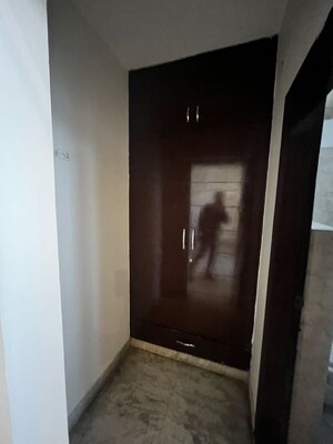 Building Lobby in 3 BHK Builder Floor at Sector 43 – for Rent