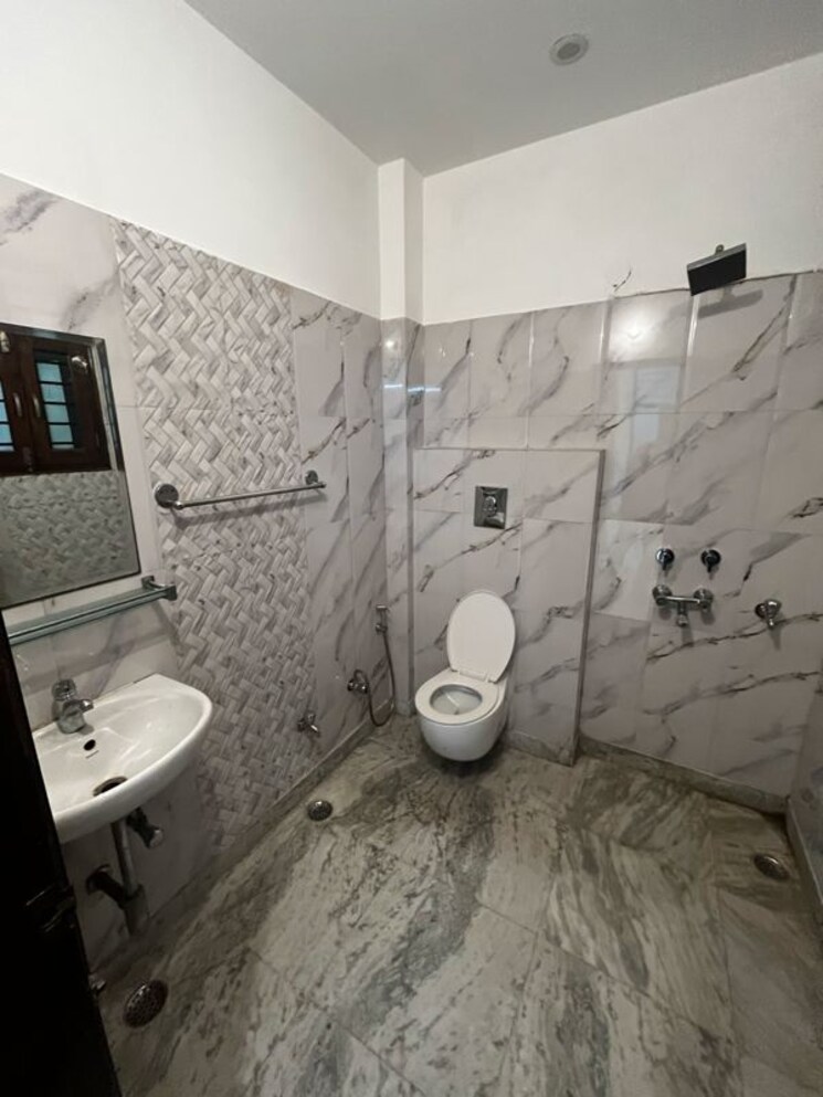 Bathroom, sector 43 3 Bedroom 1885 Sq.Ft. Builder Floor In Sector 43 Gurgaon 9847112