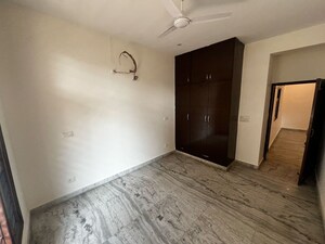 Room in 3 BHK Builder Floor at Sector 43 – for Rent
