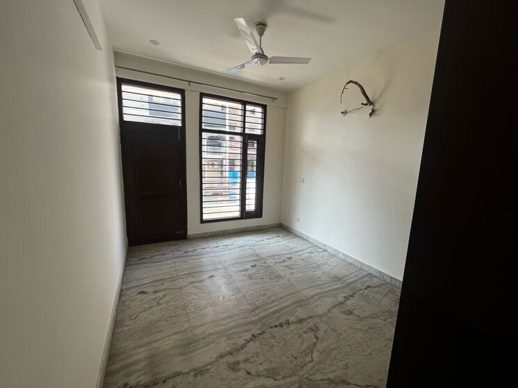 Room, sector 43 3 Bedroom 1885 Sq.Ft. Builder Floor In Sector 43 Gurgaon 9847112