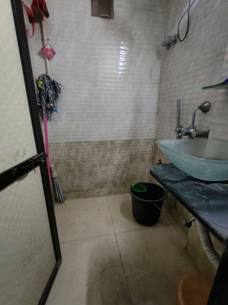 Bathroom, pratika-apartment 2 Bedroom 700 Sq.Ft. Apartment In Samata Nagar Thane 9847143