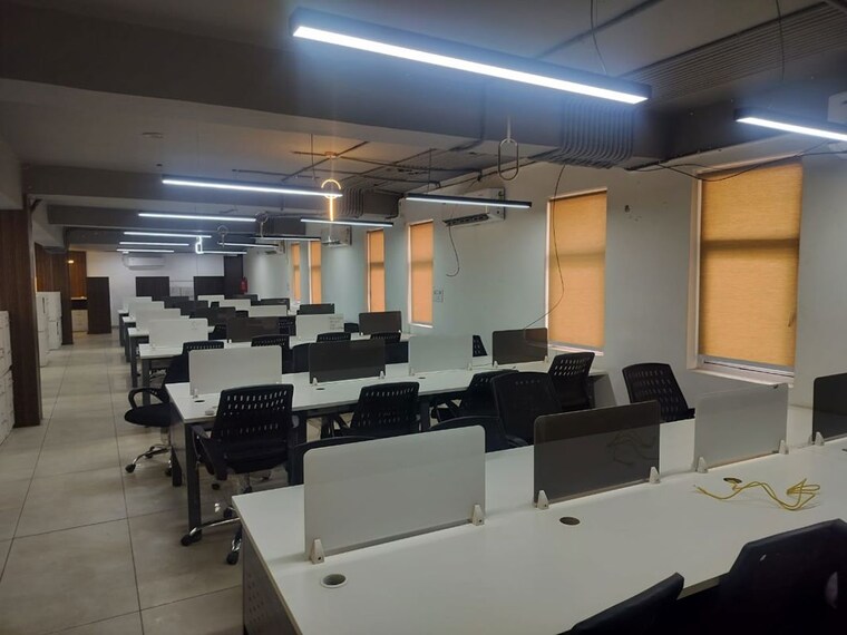 Team Area, sector 4 Commercial Office Space 22000 Sq.Ft. In Sector 4 Noida 9847151