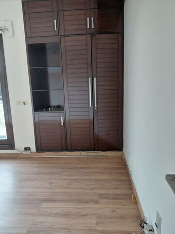 Room in 3 BHK Builder Floor at Defence Colony – for Rent