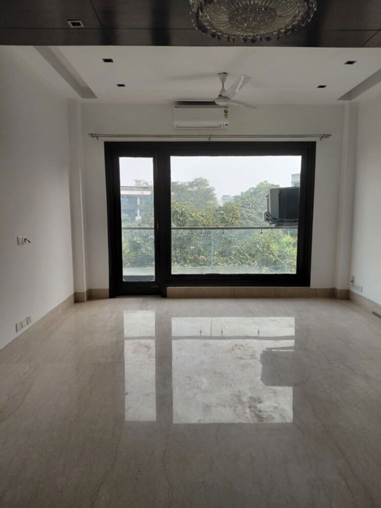 Room, defence colony 3 Bedroom 2000 Sq.Ft. Builder Floor In Defence Colony Delhi 9847163