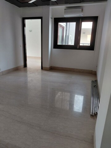 Room in 3 BHK Builder Floor at Defence Colony – for Rent
