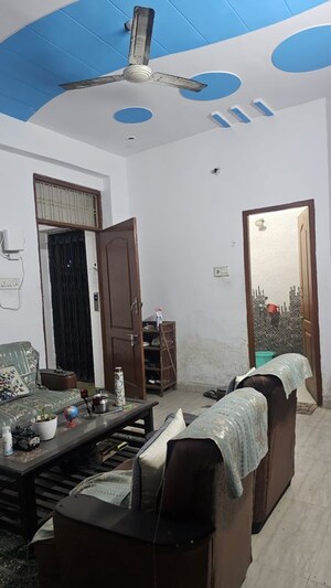 Living Room in 2 BHK Builder Floor at Kamta – for Rent