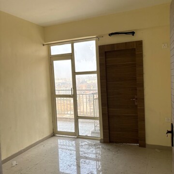 Room in 2.5 BHK Apartment at Pyramid Altia, Sector 70a – for Rent