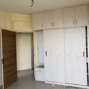 Room in 2.5 BHK Apartment at Pyramid Altia, Sector 70a – for Rent