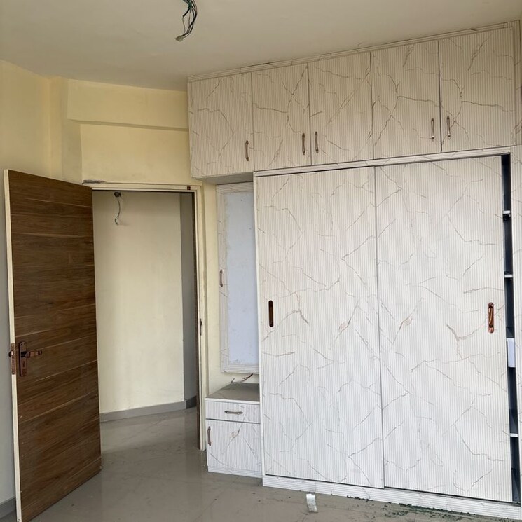 Room, pyramid-altia 2.5 Bedroom 800 Sq.Ft. Apartment In Sector 70a Gurgaon 9847168