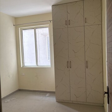 Room in 2.5 BHK Apartment at Pyramid Altia, Sector 70a – for Rent