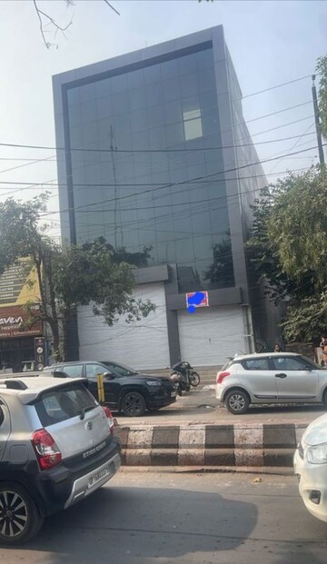  Showroom For Rent in Aliganj