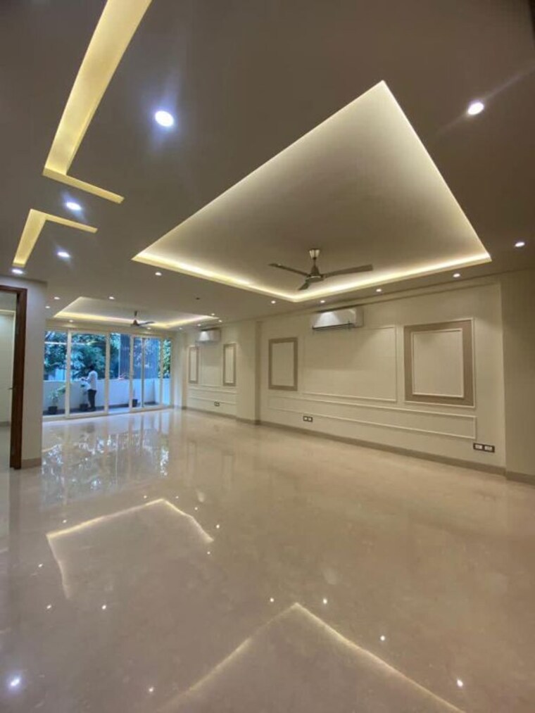 Room, sector 5 2.5 Bedroom 1245 Sq.Ft. Apartment In Sector 5 Gurgaon 9847199