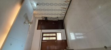 Furnished Amenities in 3 BHK Builder Floor at Indraprastha Colony – for Sale