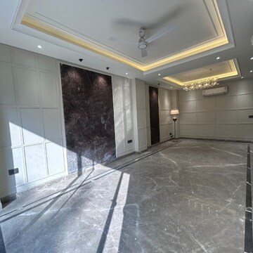 Parking in 3 BHK Builder Floor at Sushant Lok I – for Sale