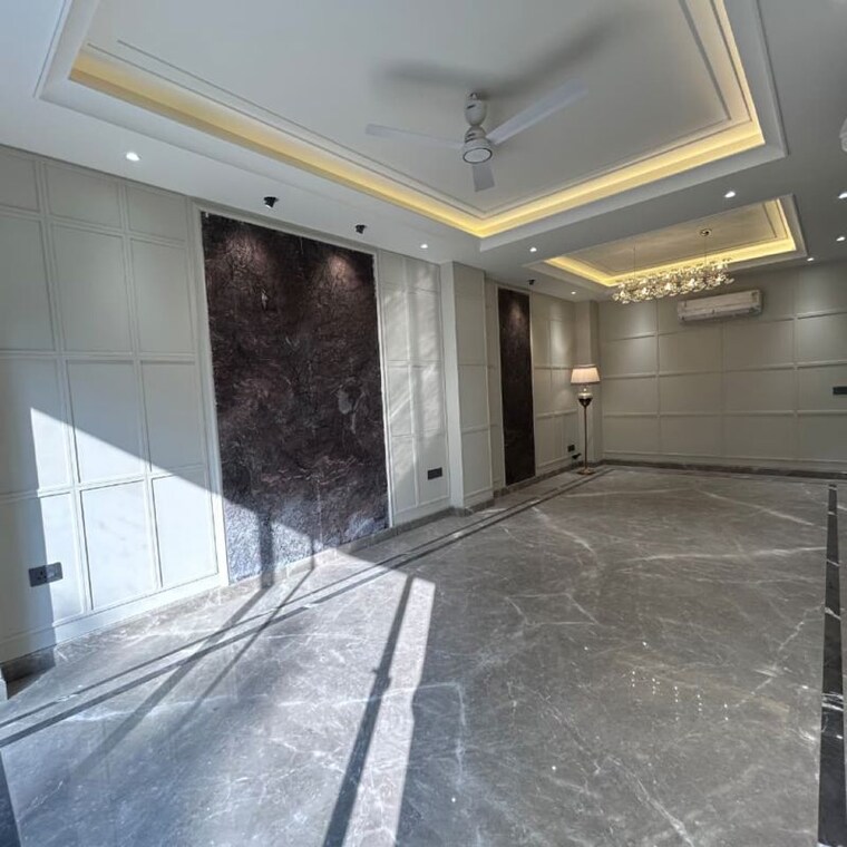  Parking, sushant lok i 3 Bedroom 215 Sq.Yd. Builder Floor In Sushant Lok I Gurgaon 9847215