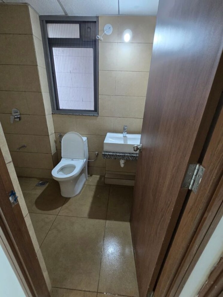 Bathroom, runwal-garden-city 2 Bedroom 650 Sq.Ft. Apartment In Balkum Pada Thane 9847234