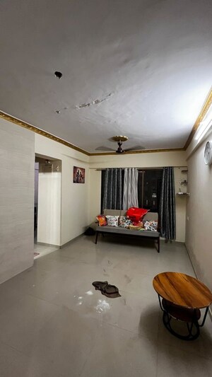 1 BHK Apartment For Rent in Prachi Building, Kasarvadavali