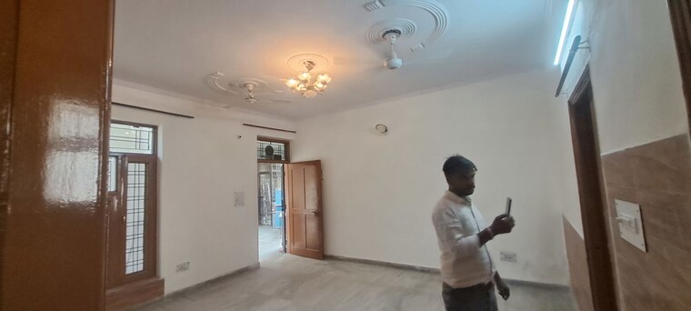 Room, spring field colony 3 Bedroom 2250 Sq.Ft. Builder Floor In Spring Field Colony Faridabad 9847243