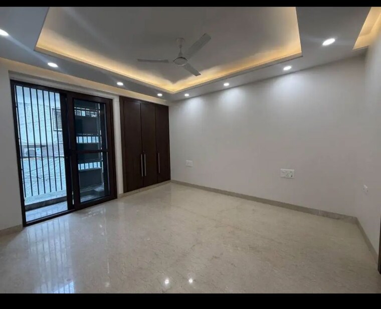 Room, sarvapriya vihar 3 Bedroom 230 Sq.Yd. Builder Floor In Sarvapriya Vihar Delhi 9847286