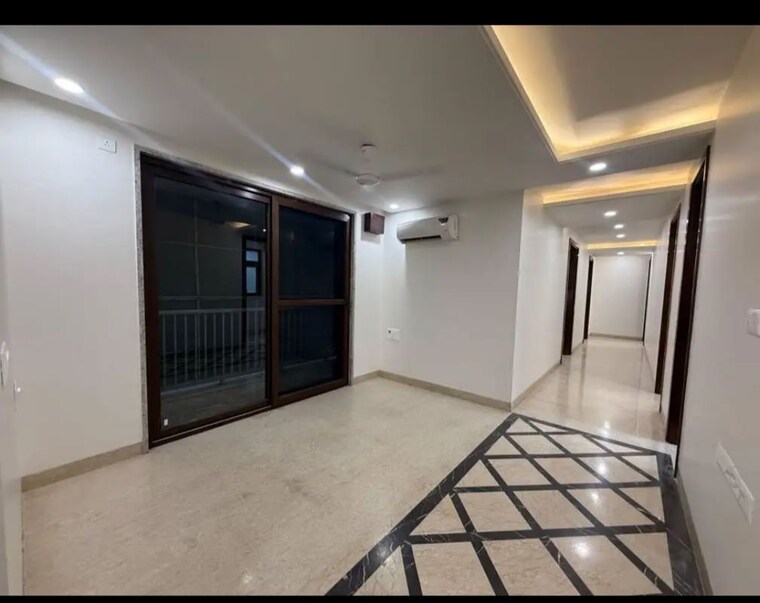 Room, sarvapriya vihar 3 Bedroom 230 Sq.Yd. Builder Floor In Sarvapriya Vihar Delhi 9847286