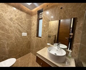 Furnished Amenities in 3 BHK Builder Floor at Sarvapriya Vihar – for Sale