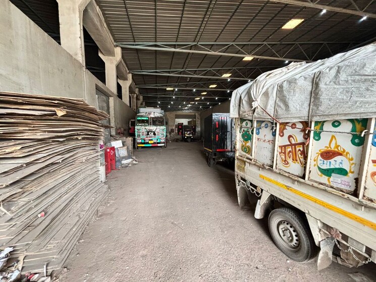  Parking, kuberpur Commercial Warehouse 20000 Sq.Ft. In Kuberpur Agra 9847314