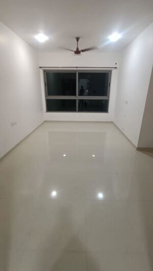 Room in 3 BHK Apartment at Kalpataru Immensa, Kolshet Road – for Rent